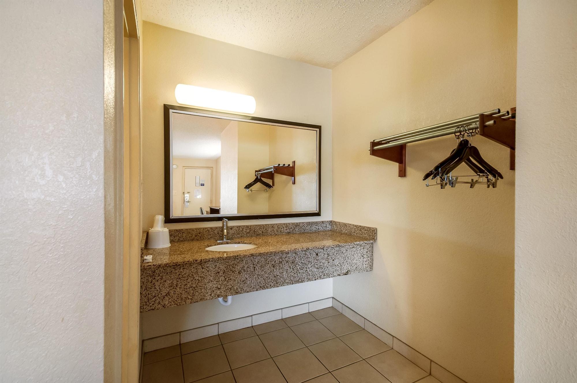 Hotel 6-washington, Dc - Convention Center